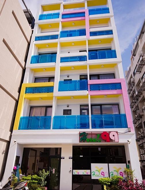 Hotel 九九商旅 à Taichung Extérieur photo