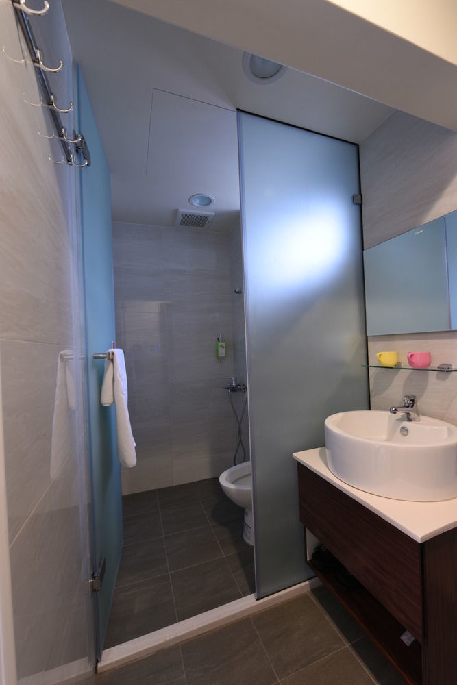 Hotel 九九商旅 à Taichung Extérieur photo